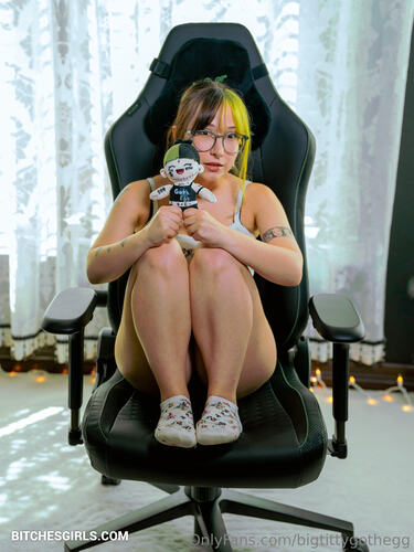 303050588183760615337906793618324698180 thumbnail