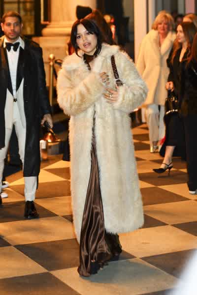 0a8b97638c0ff5eceffab1861d30c3ecf23756453e4bbcfb304db3b9ba20a4fa thumbnail