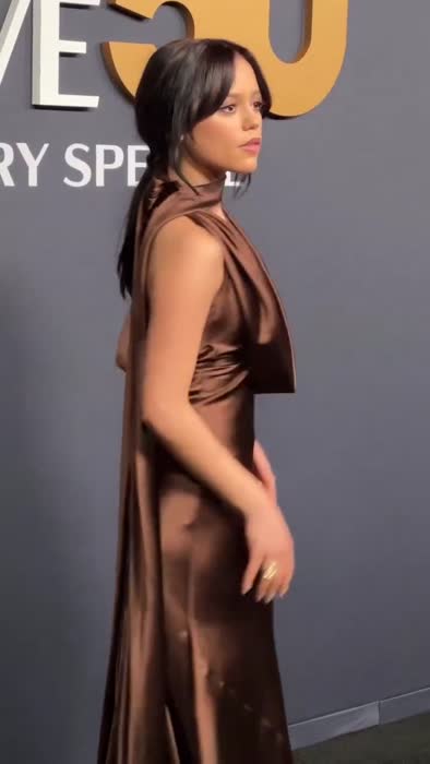 300985d4800b3c0d846a3a20772205ea990a700cf0365b8980c1e5f2043c7fbf thumbnail