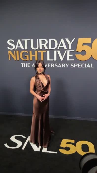 6c948d70846d7d6b20448c49f2d8d6040fdd9fa0a7032740bffa678cf97af8bc thumbnail