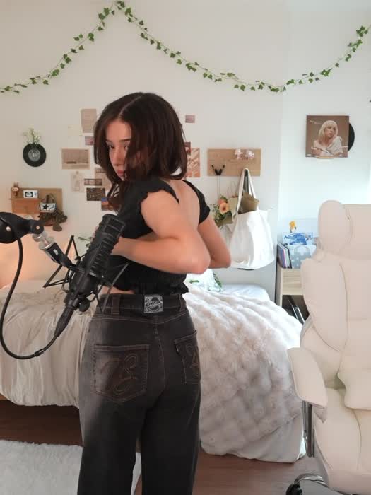 dd4c65e17541d302852c156701c098932511879ddfb8562e124f36d21ffc8865 thumbnail