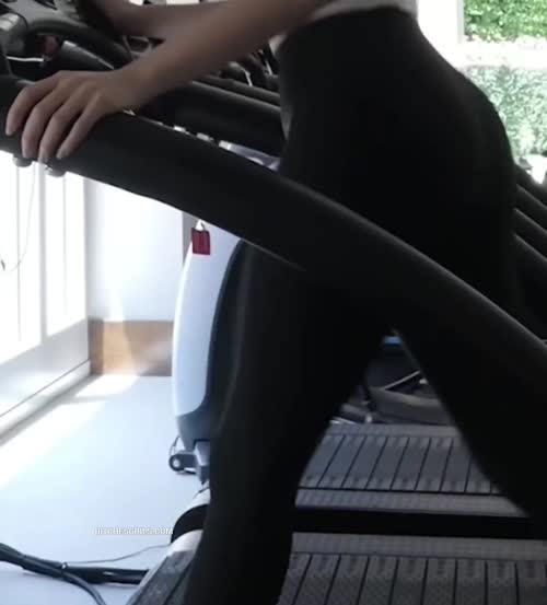 b30d074f02a2a9e13002f1ea2319676eaea6506ef94bebed605eb1a553ed229a thumbnail