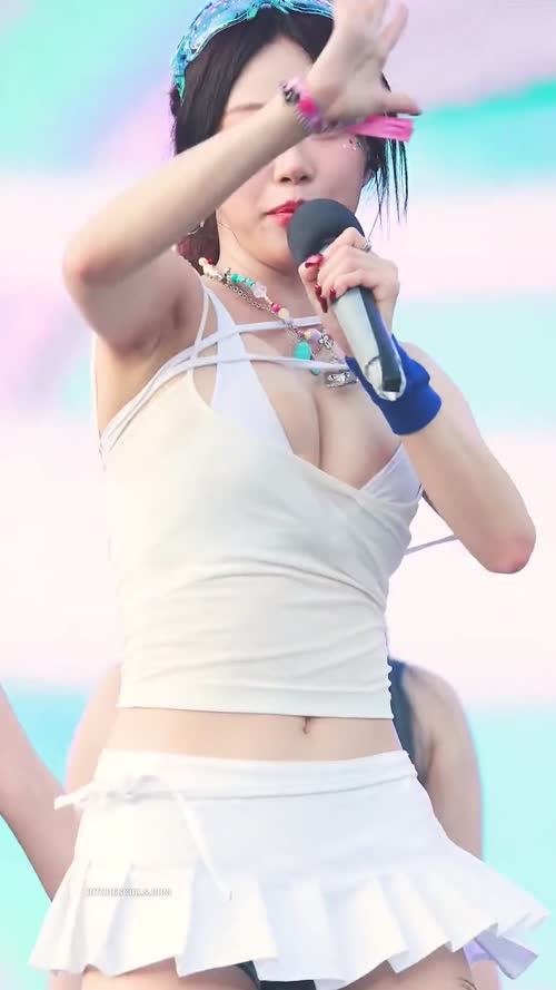 d0533773ed36241b73b9d71d80bc5dacd1044ed9d024631d0fa34e00b33289d3 thumbnail